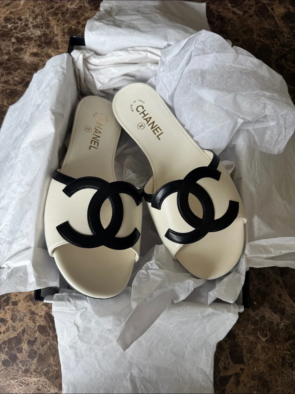 Chanel 26s ivory black logo slides sandals flats sz 39
